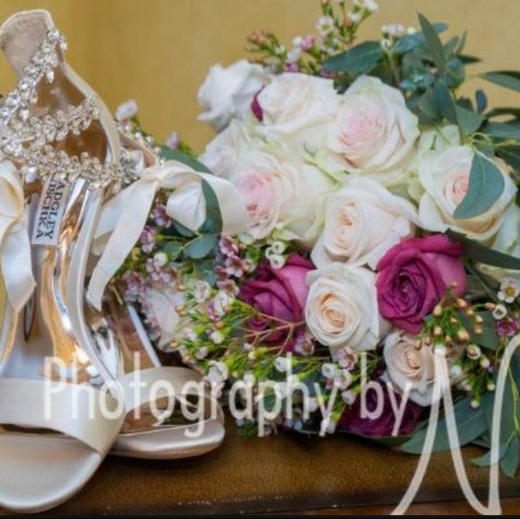 Women’s Badgley Mischka size 6 1/2 block heel sandals - Picture 2 of 7